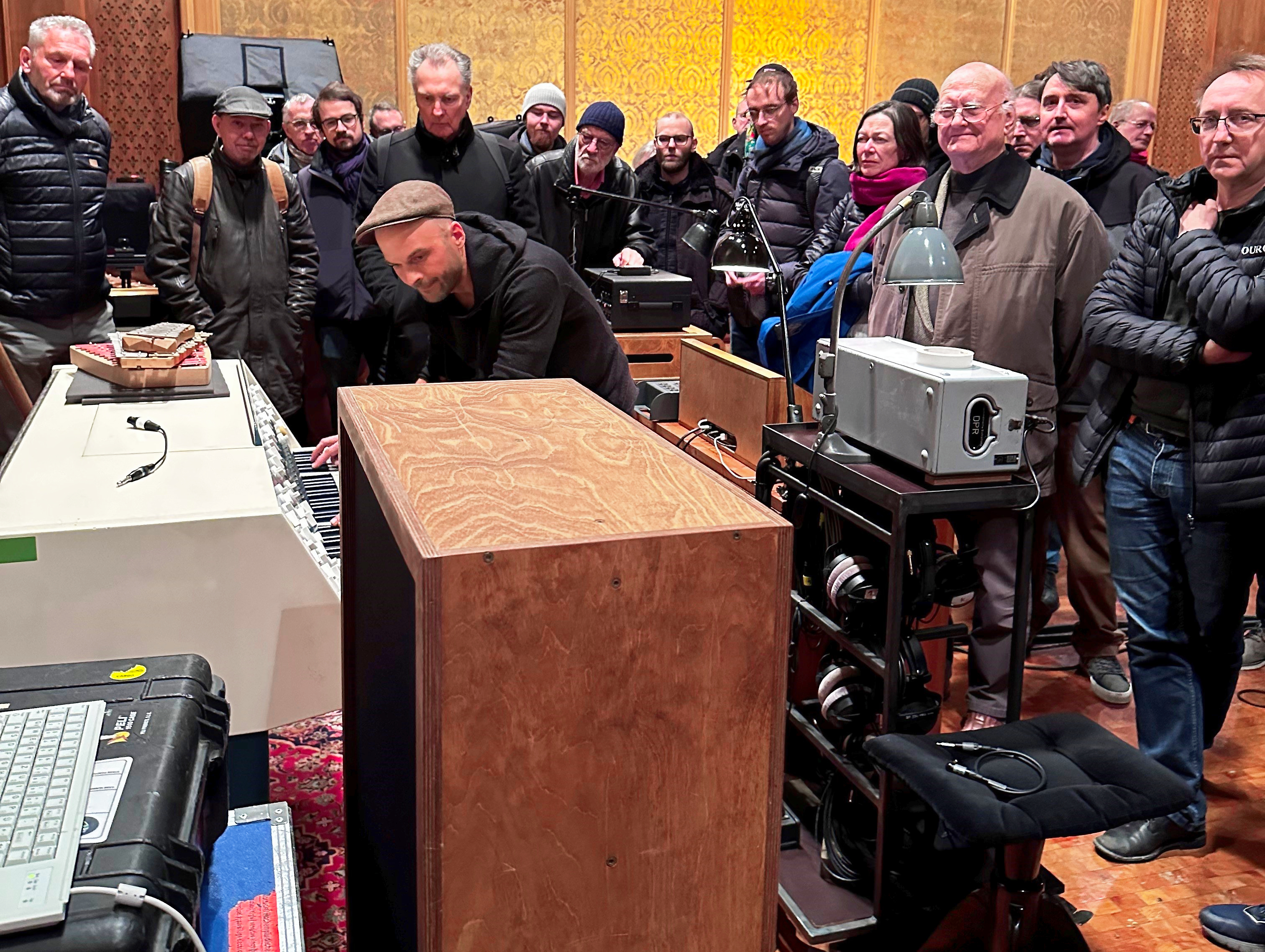 Nils Frahm demonstated the Subharchord in Hall 3