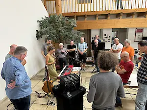 Magdalena zeigt ihre Loop-Technik