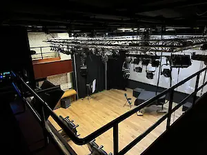 Blick von oben in den Aufnahmeraum 3