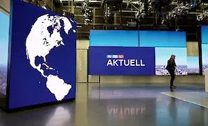 Studio 1 mit großen LED-Wänden. Hieraus werden P6/7/8/12, RTL Aktuell und das Nachtjournal gesendet.