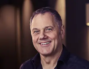 Stefan Bock ist Mitgründer der msm-studios, wo er als Chief Mastering Engineer und General Manager tätig ist. Seit 2019 arbeitet er mit Streamsoft Inc. an einer White-­Label-Streaming-Plattform für Musik, dem Fundament von Pure Audio Streaming.